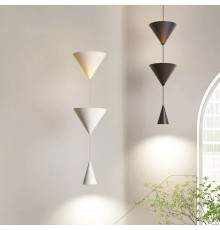 Чорний підвісний світильник із конусним дизайном