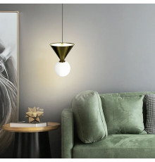Латунний підвісний світильник із конусним дизайном та білим плафоном