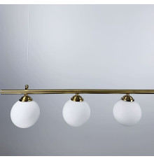 Латунний підвісний світильник у видовженому корпусі 53 см з 3 білими плафонами