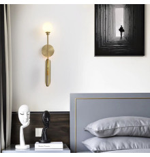 Бра з білим матовим плафоном у видовженому корпусі 70х11 см