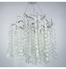 Підвісна люстра з імітацією флористичних мотивів в корпусі срібного кольору