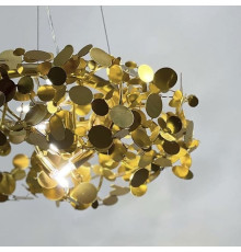 Сучасна люстра з густими монетками в золотому кольорі корпусу Ø 65 см