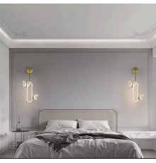 Бра у видовженому корпусі, на якому розмістились два метелики