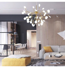 Люстра на 45 плафонів-пелюсток в золотистому корпусі