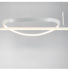 Видовжена підвісна люстра у білому каркасі