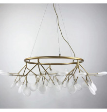 Ніжна люстра у формі кільця на 45 пелюсток в золотистому корпусі