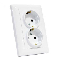 Розетка подвійна з заземленням біла TINA