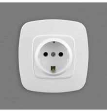 Розетка одинарна з заземленням біла ELA