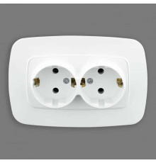 Розетка подвійна з заземленням біла ELA